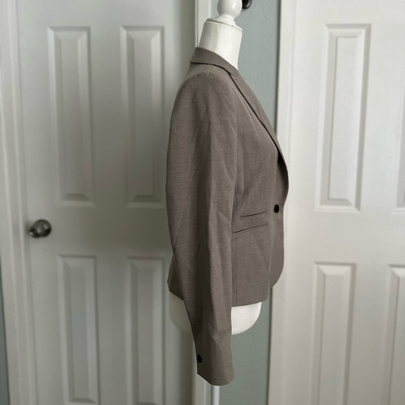 H&M Light Brown Three Pocket One Button Blazer Size 8 - Picture 5 of 7